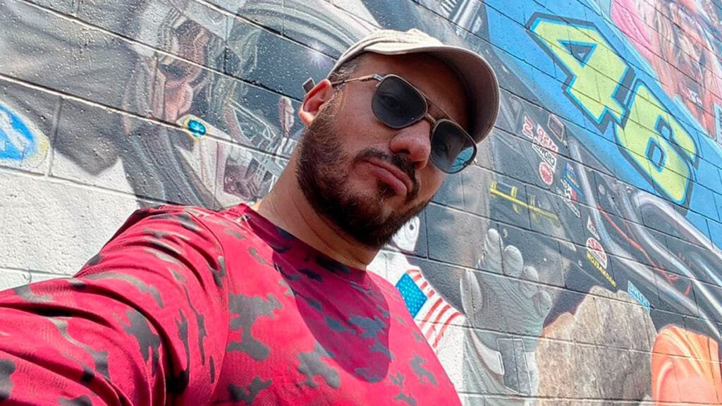 Alex Montiel se transforma en un super heroe ¡Descubre de quien se trata