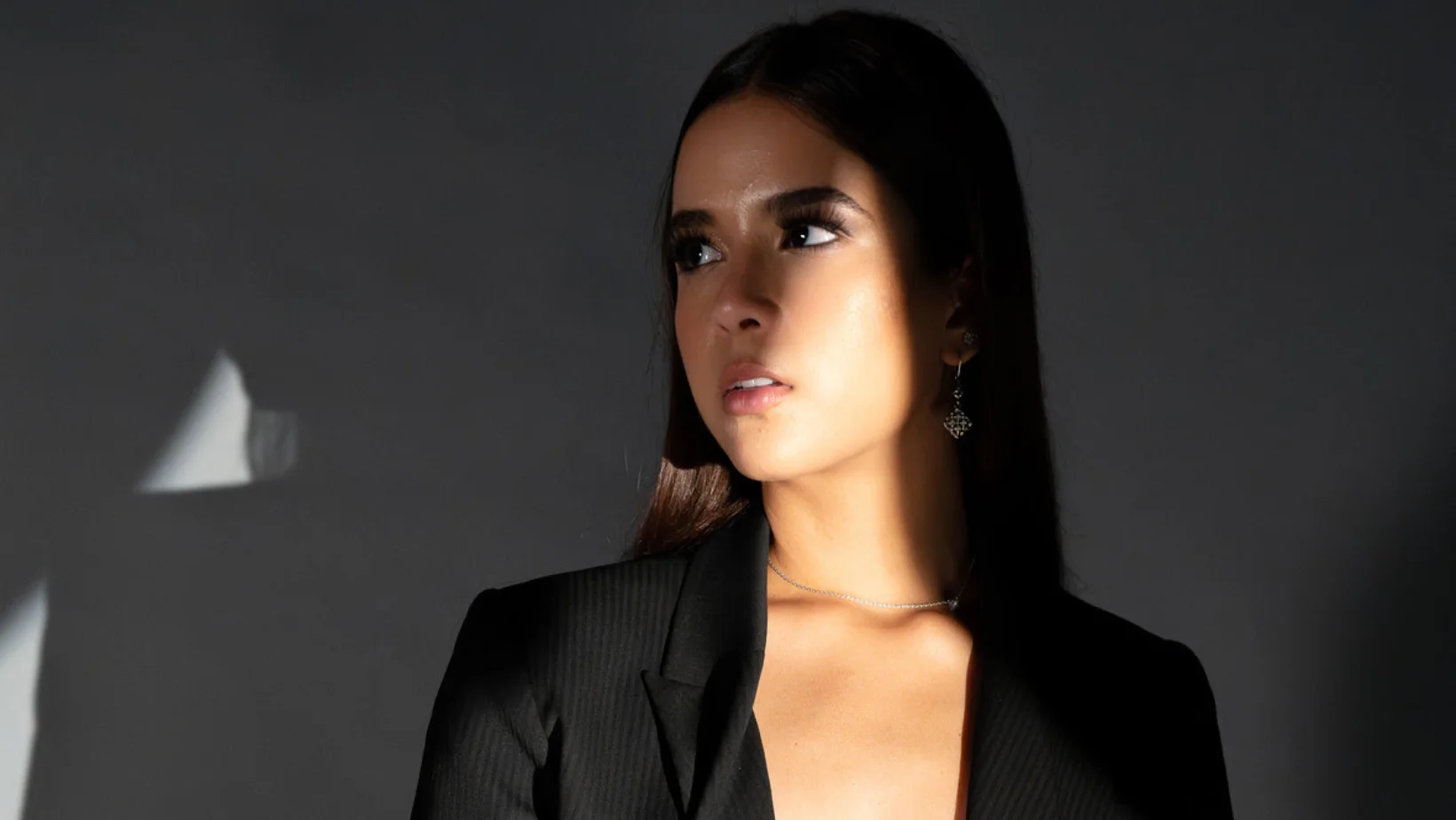 Penélope Santacruz debuta como solista con "Me Enamoro" Con Pochoclos